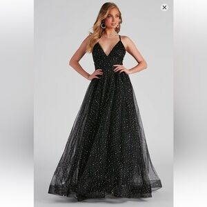 Windsor ‘Vanessa’ V-Neck Iridescent Sequin Black Tulle Flowy Gown Women’s Small